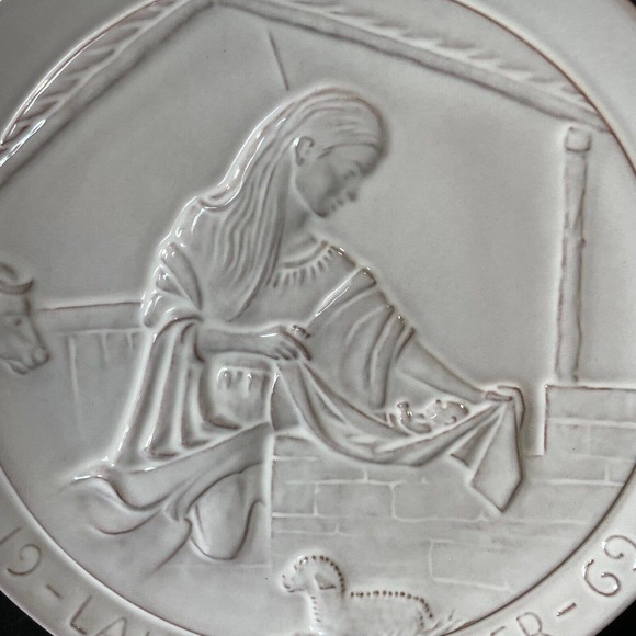 Frankoma 1969 Laid in a Manger Christmas Nativity Collector Plate Signed Jesus - Picture 6 of 7